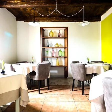 Del Borgo In Langa לינה וארוחת בוקר Prunetto